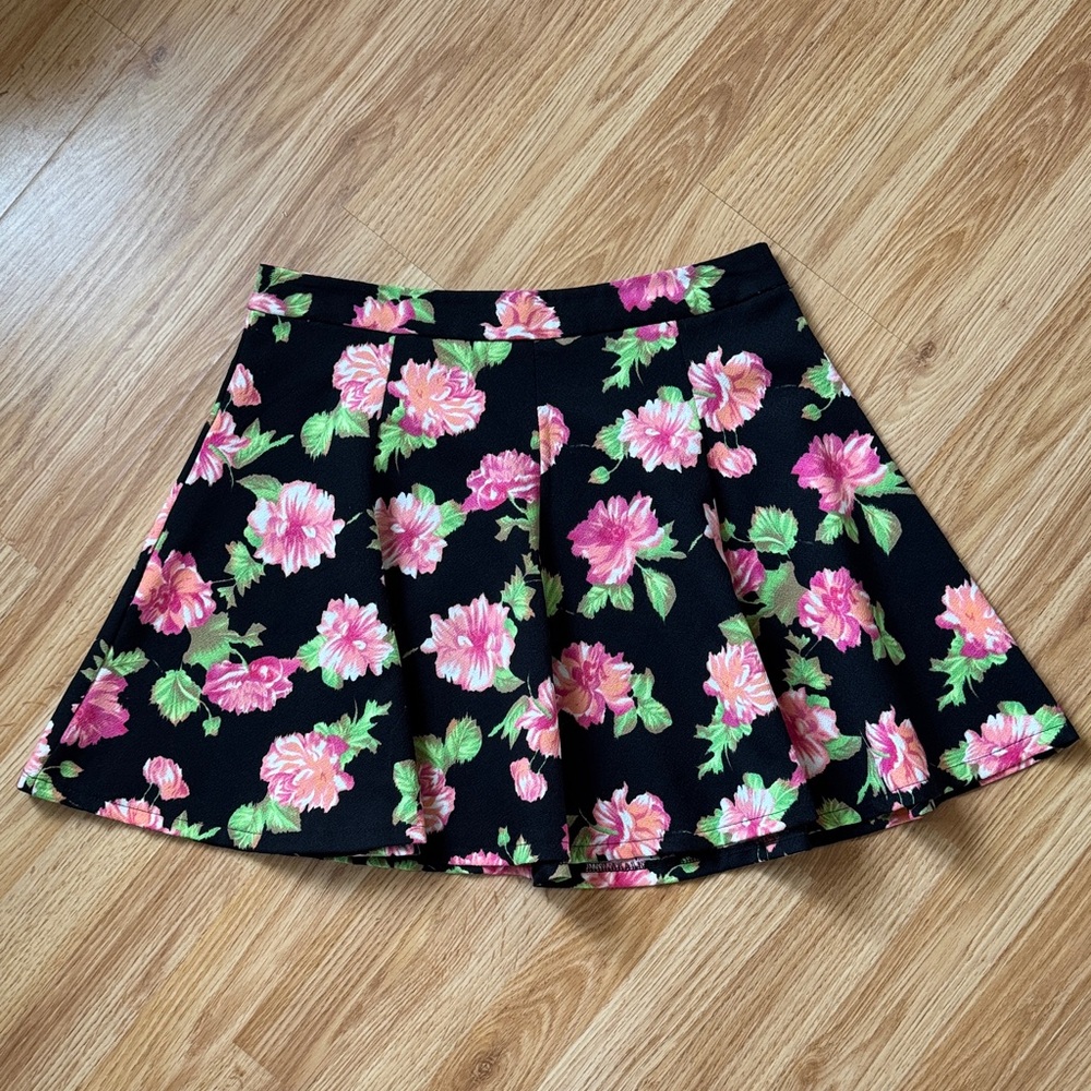 Lush Mini Skirt 🌺 size L
